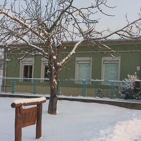 Nicolaj Vendeghaz Es Tanya Hotel Exterior photo