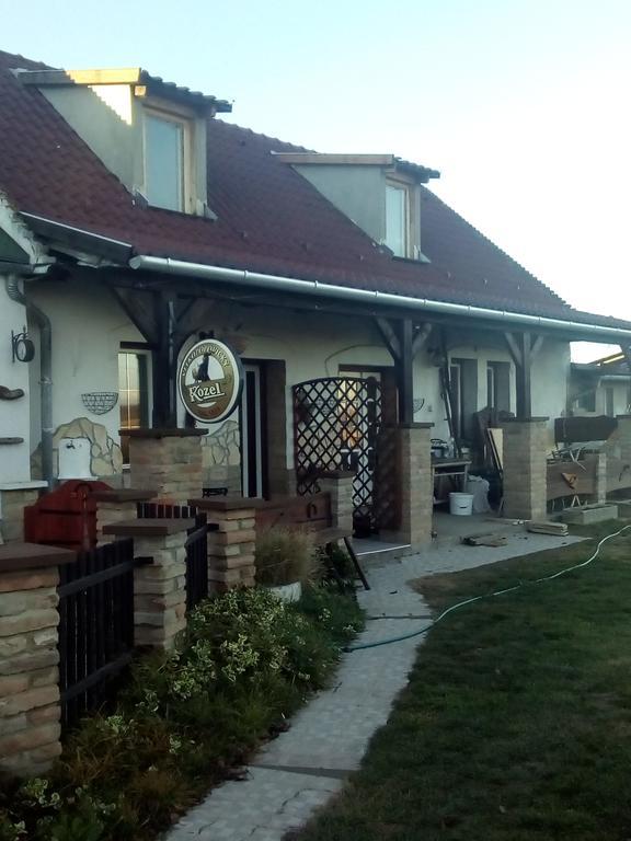 Nicolaj Vendeghaz Es Tanya Hotel Exterior photo
